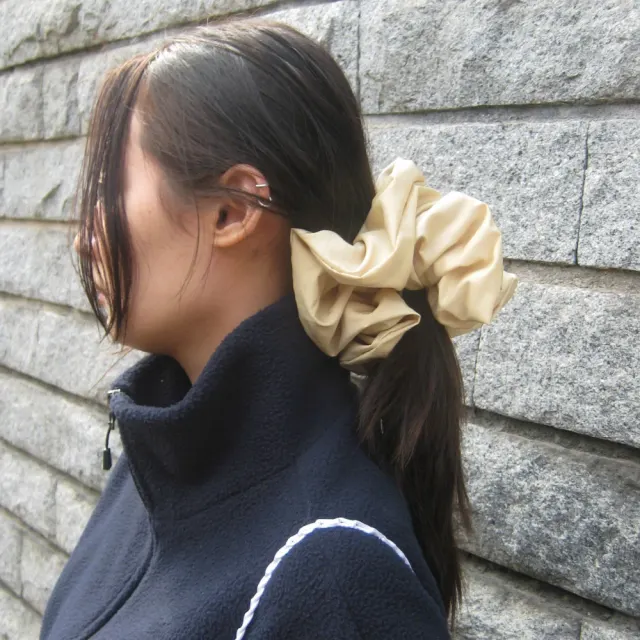 FLAT DONUT SCRUNCHIE (CUSTARD)