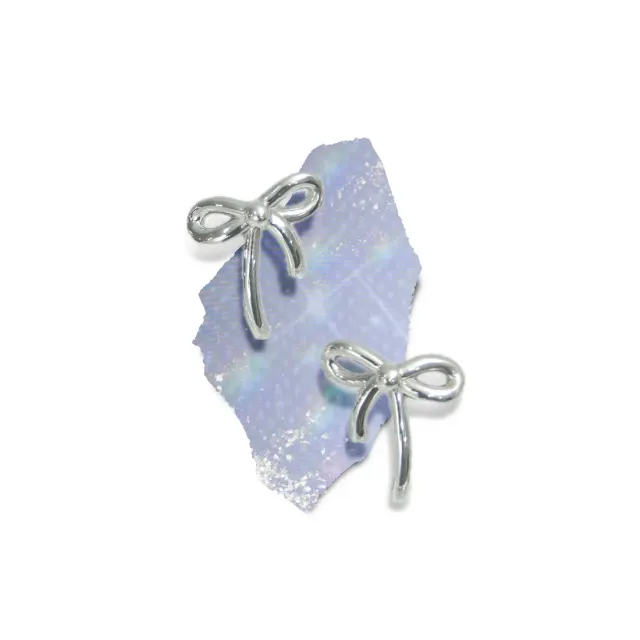 Blanc Ribbon Earrings (洗い立てのリボン)