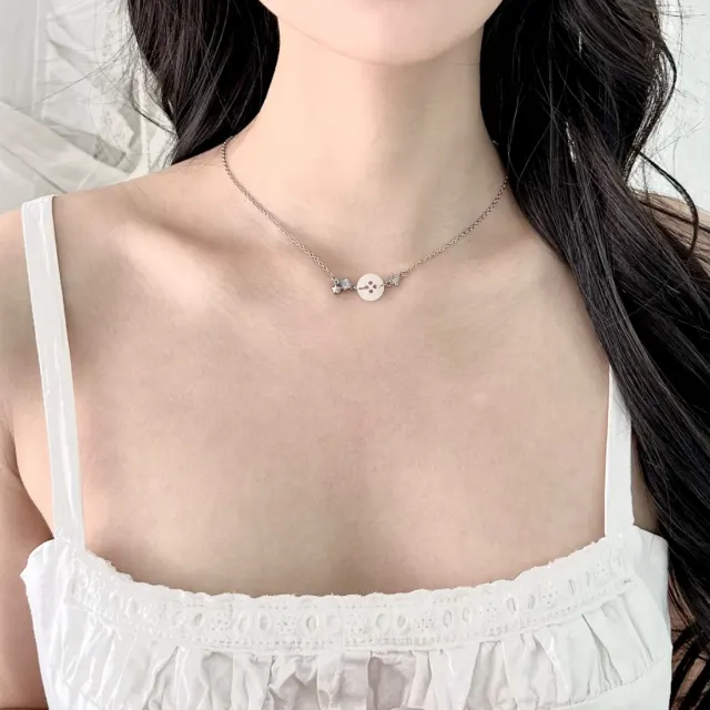 Soft button white necklace