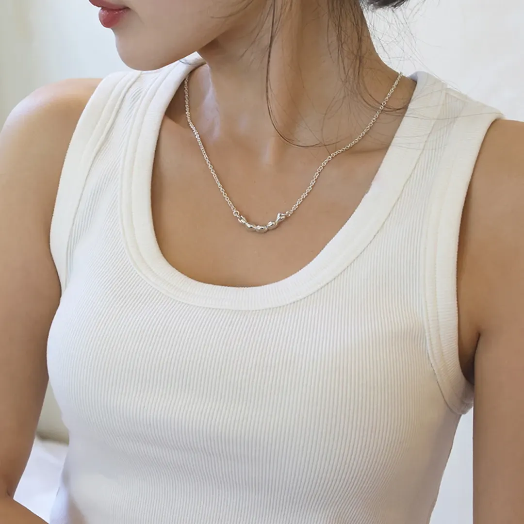 curve balloon necklace