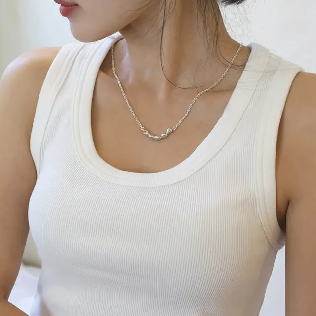 curve balloon necklace