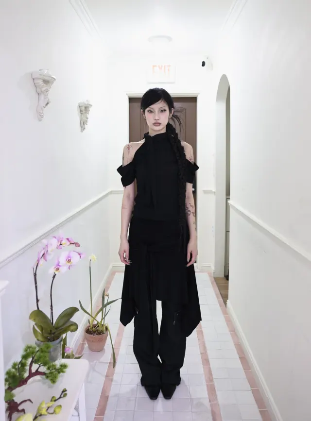 [Pink orchid house] Halter open shoulder T