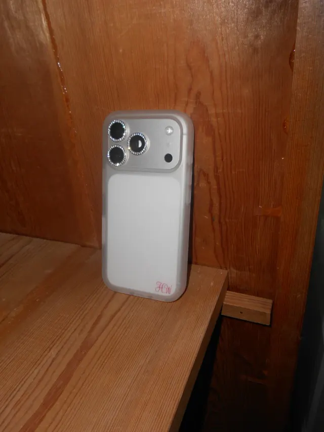 HW milky case