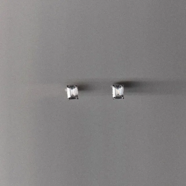 GLINT RECTANGULAR EARRINGS
