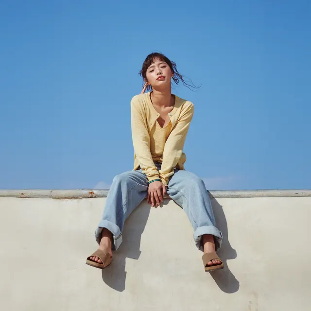 Pale Linen Round Cardigan Mustard