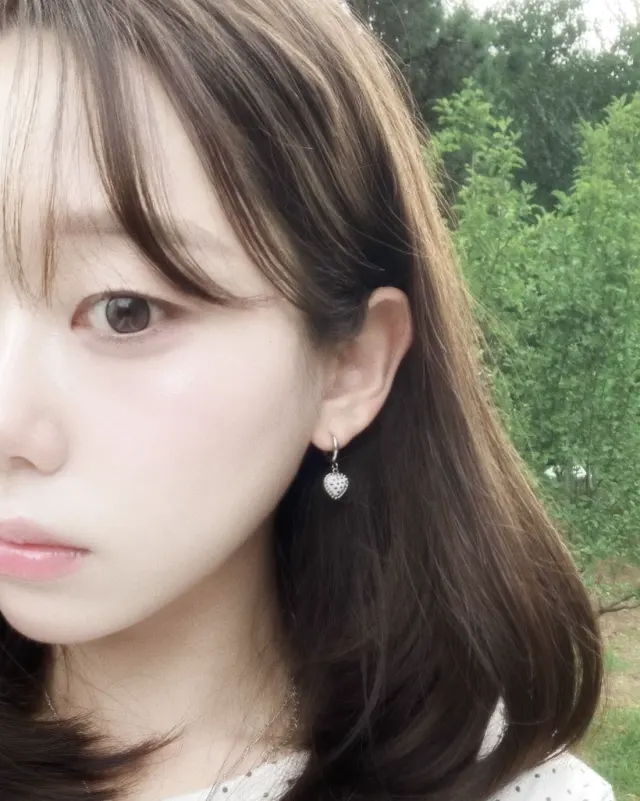 Little dot heart earring