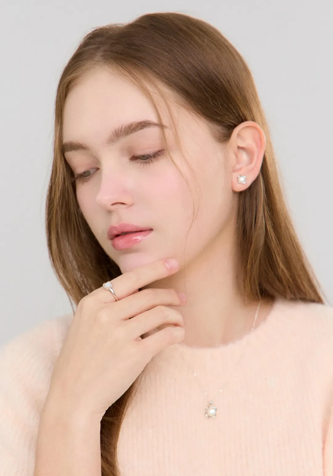Neuf rose shell earrings