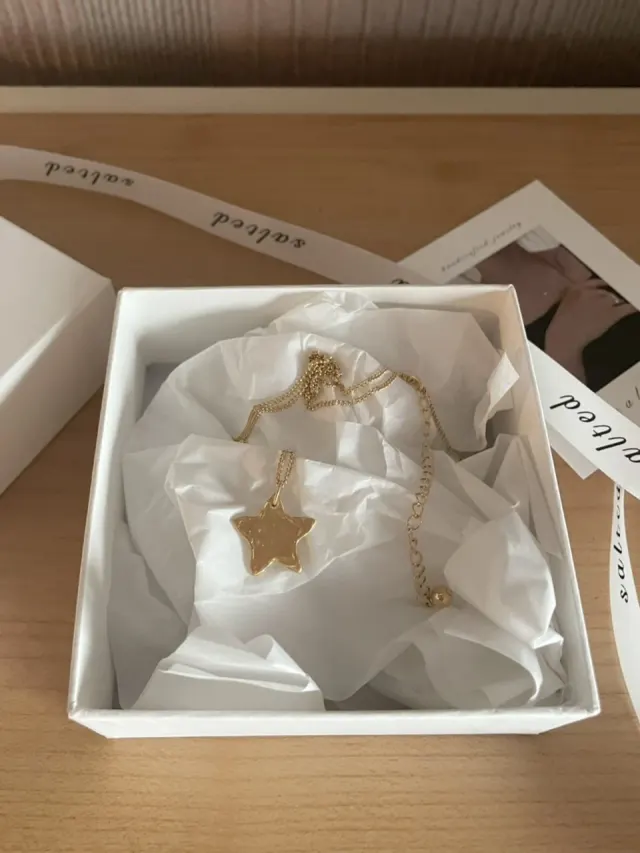 Monet star necklace