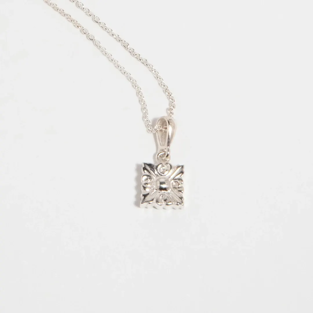 ROSETTE NECKLACE