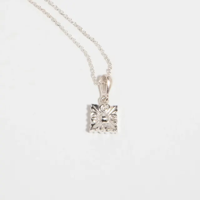 ROSETTE NECKLACE