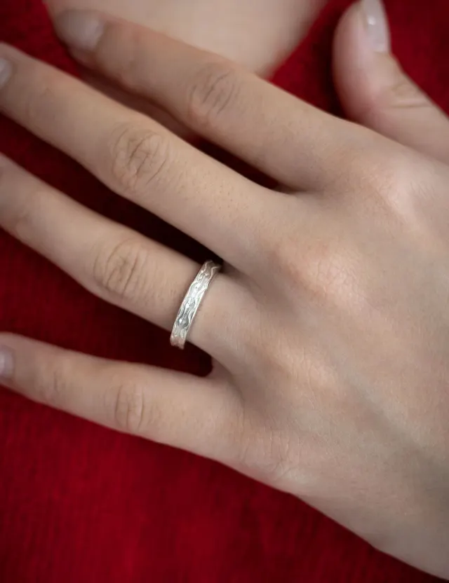 Ripple Dot Ring