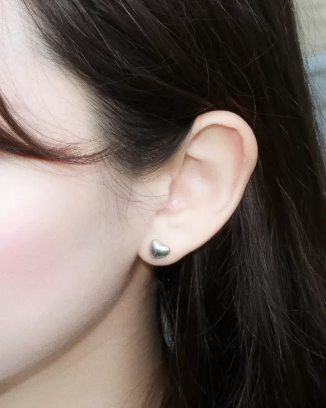 Daily heart glow earring