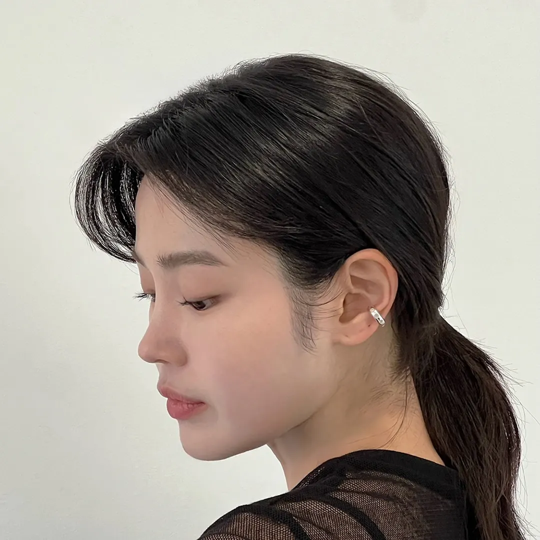 Point earcuff