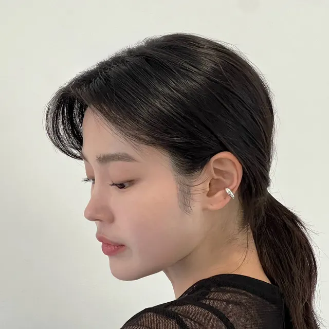 Point earcuff